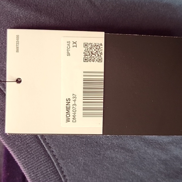 NWT WOMENS NIKE SHORT SLEEVE TEE - Picture 2 of 3